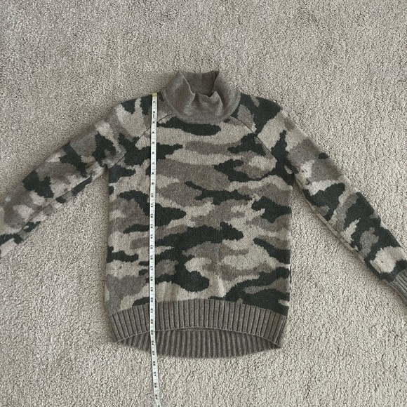 Christian Siriano Turtleneck Knit Camo Knit Sweater women’s size small - Picture 4 of 6